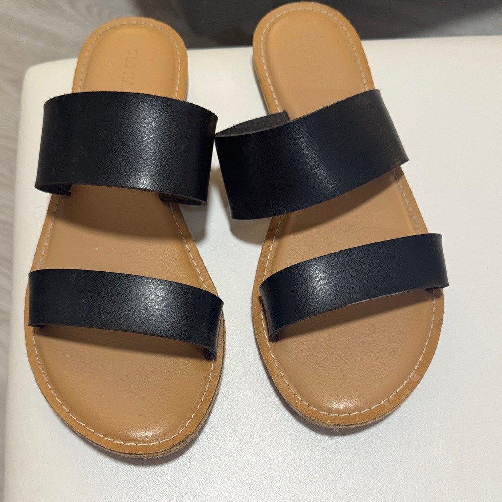Old Navy Black and Tan Slide Sandals